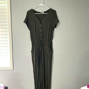 NEW Betsey’s Boutique army green jumpsuit